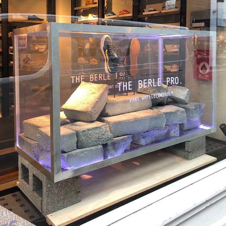 Vans vitrine